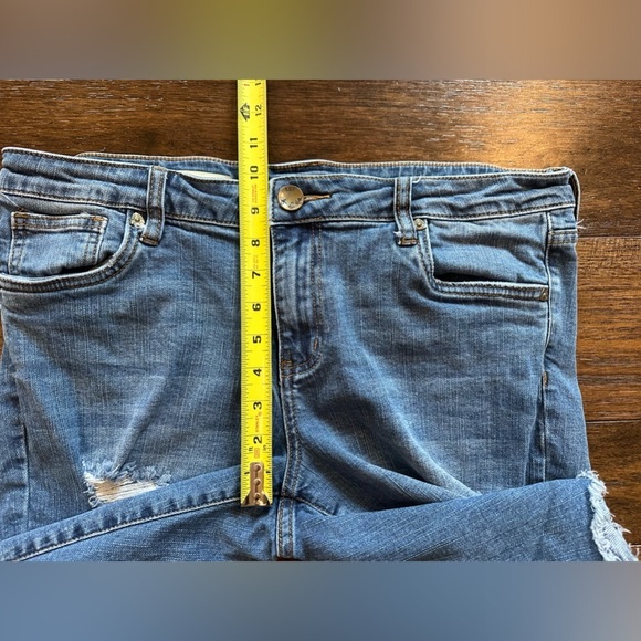 KUT Sophie Bermuda Distressed Denim Shorts- size 10 - Picture 4 of 7